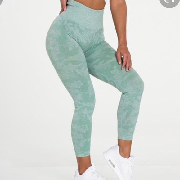 NVGTN Camo Legging in Sage - Picture 2 of 3